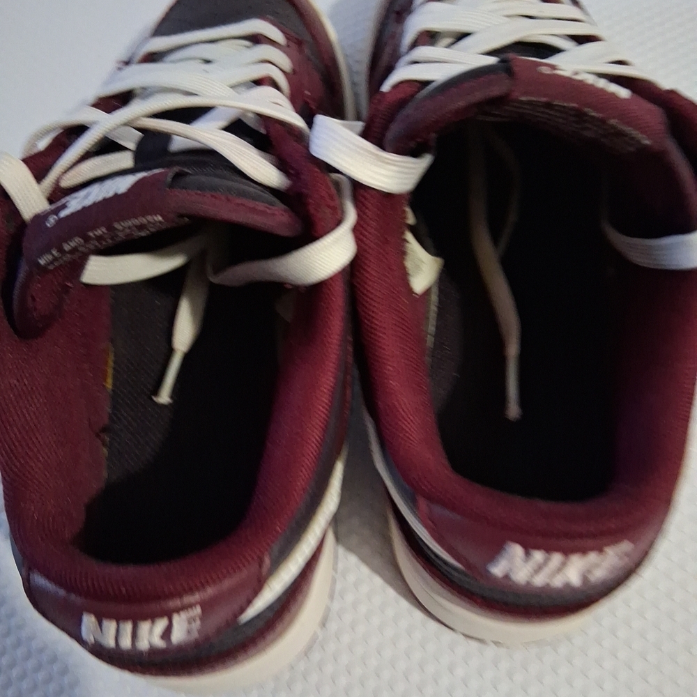 Nike Burgundy and Black Athletic Shoes - Picture 3 of 9